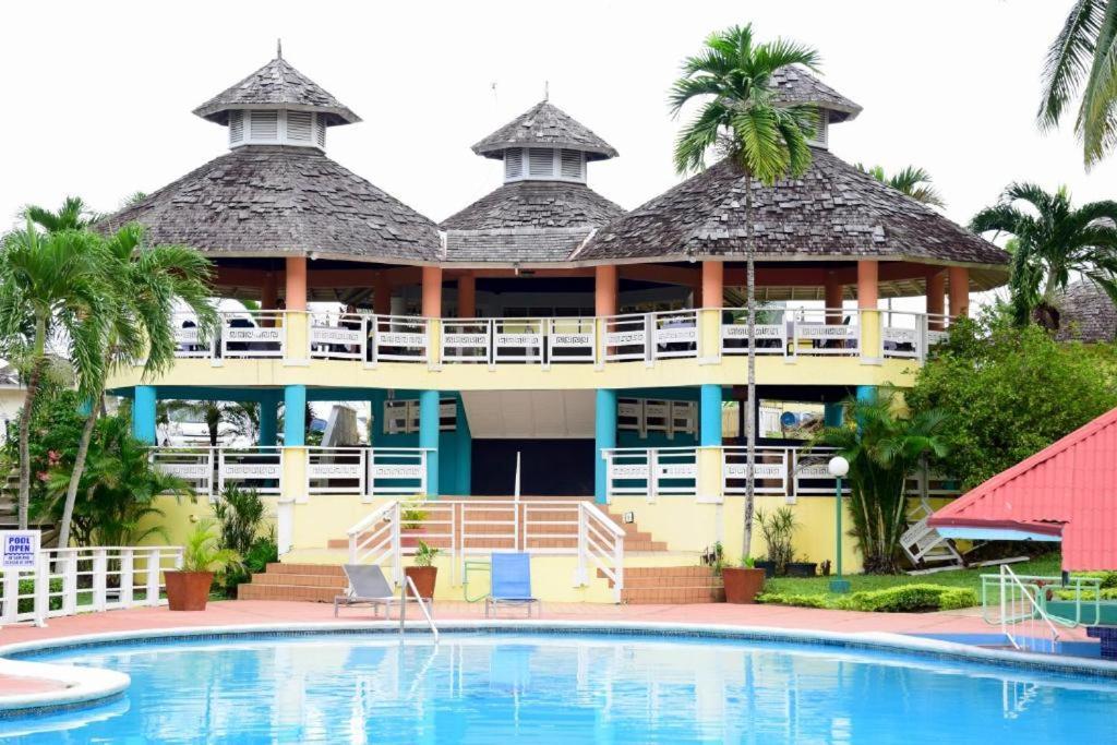 Mystic Ridge Apt 2 Plus 6 Ocho Ríos Exterior foto